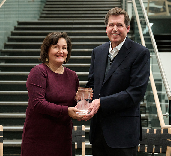 pilules et seringues indiquant une consommation de drogues